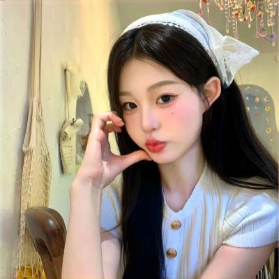 挥著翅膀的女孩